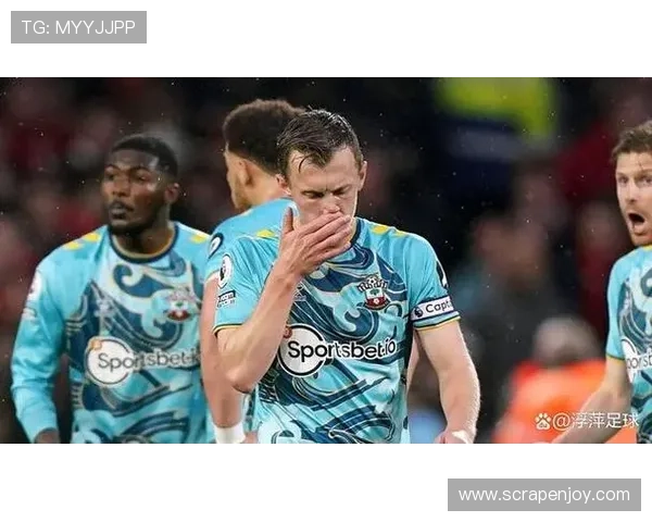 南安普顿续约中场沃德-普劳斯至2026年，表现持续稳定受到认可