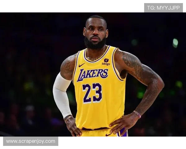 詹姆斯防守能力本赛季表现稳健，持续提升赛场影响力