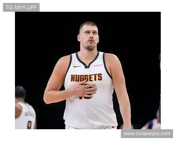 库里挡拆外线拉开空间，三分命中率高于约基奇